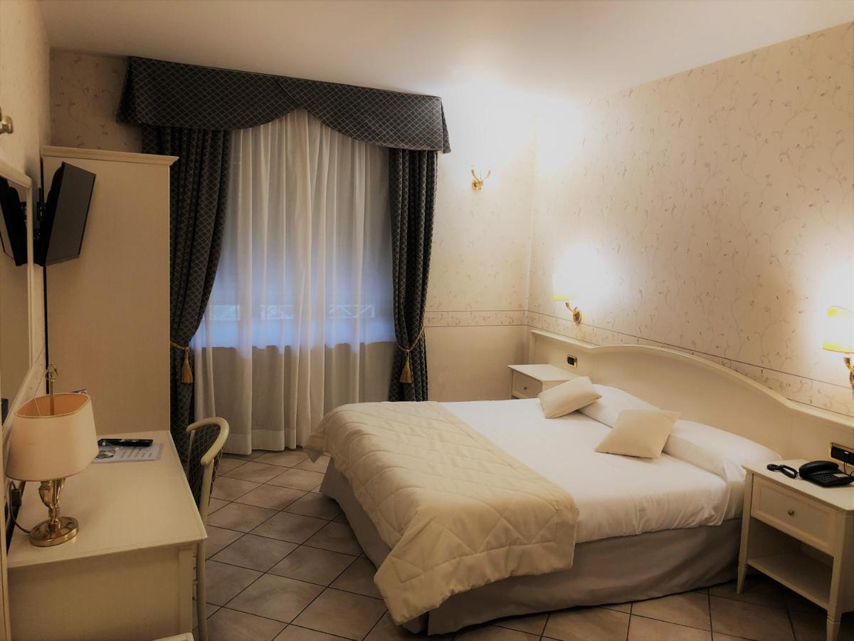 Hotel La Noce Chivasso Bagian luar foto