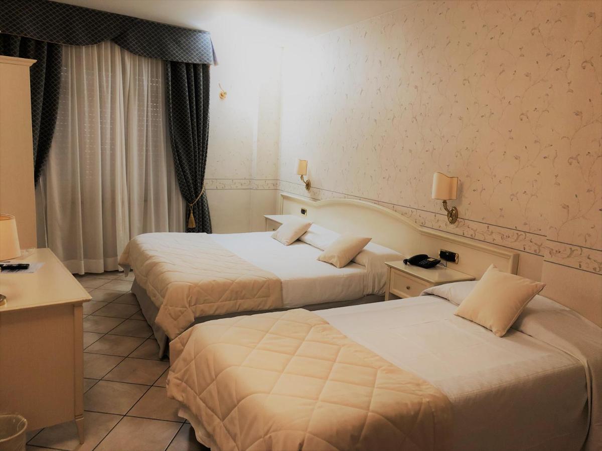 Hotel La Noce Chivasso Bagian luar foto